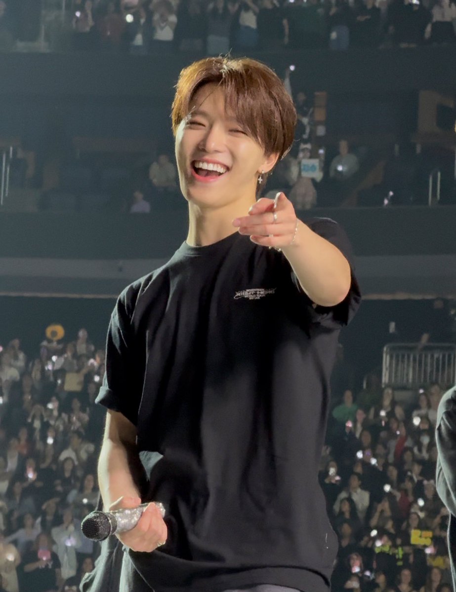 the sign vs the reaction 🙂‍↕️🫶🏼