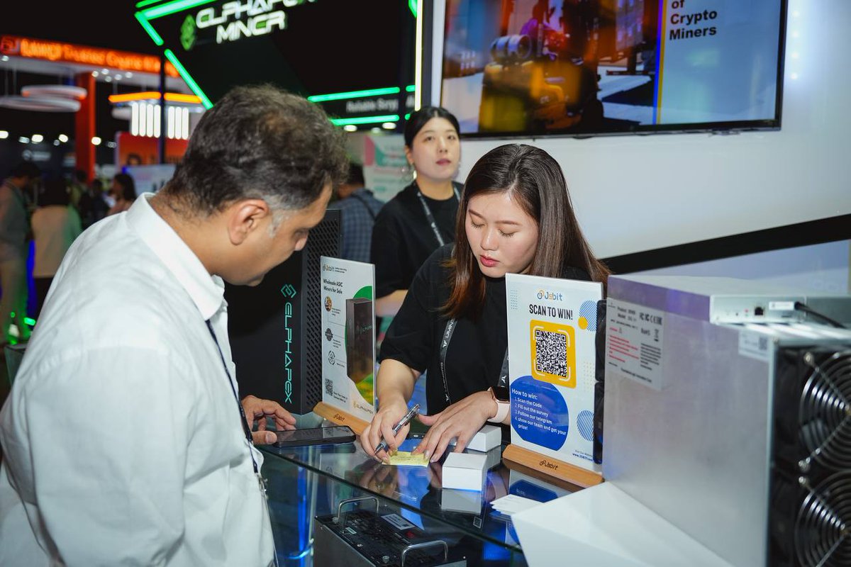 AmyJsbit's tweet image. Jsbit Mining team attended Blockchain Life 2024 event in Dubai.