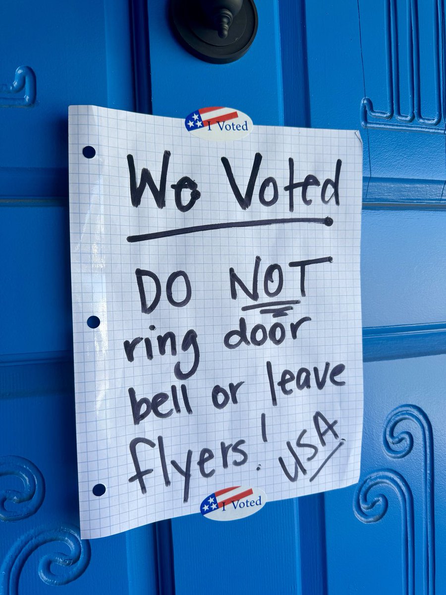 RealLeslieWhite's tweet photo. Family member in #Scottsdale just sent to me - it's their front door! 😀#Chasetheballot is working‼️ #AZLD4 GOTV is working 24/7. Thanks @tpaction #Trumpforce47, #AmericanMajority and others! #Maricopacounty #Trump2024Vance! Keep driving hard to victory! 🌵🇺🇸🌵 https://t.co/AzGEDWLWxD