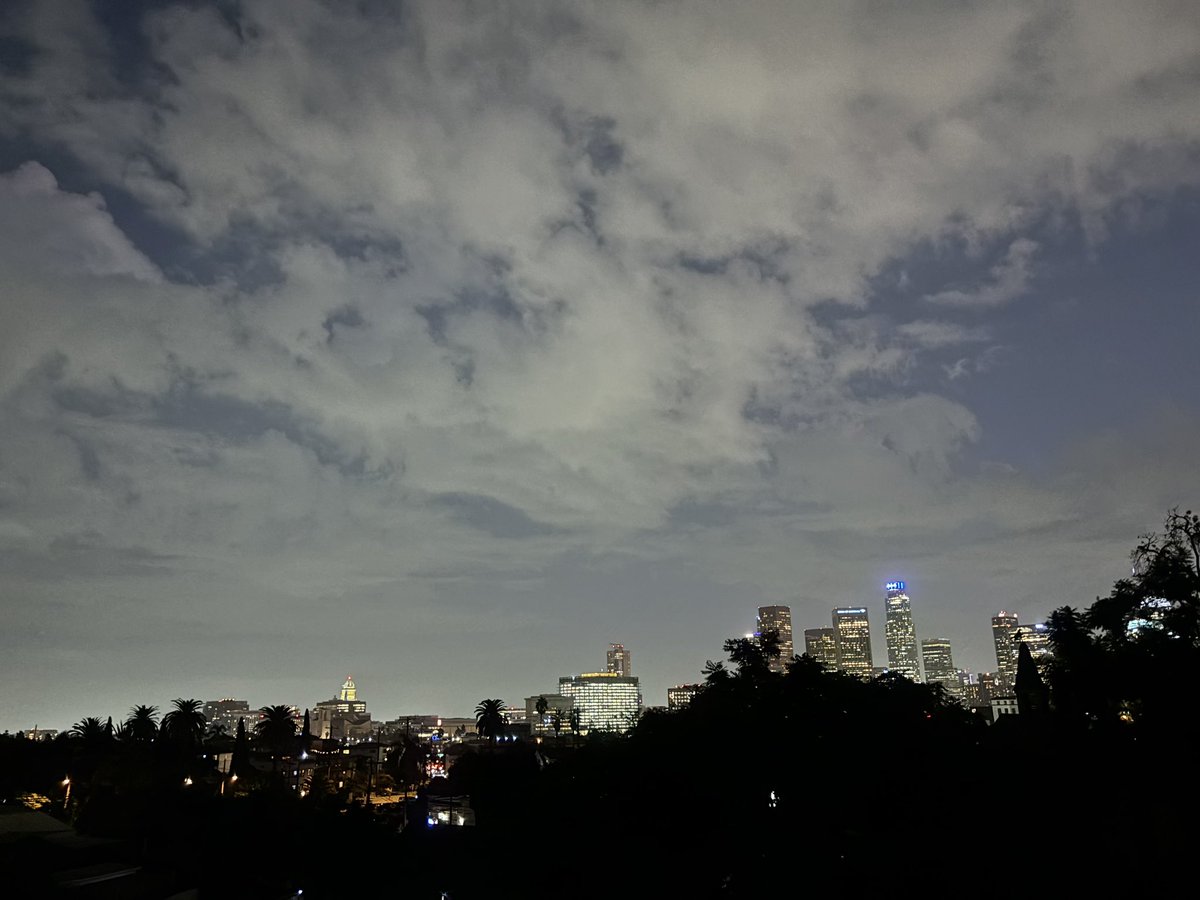 writerkathymcd's tweet image. Hey @LACity How about turning City Hall Dodger blue? #onemorewin