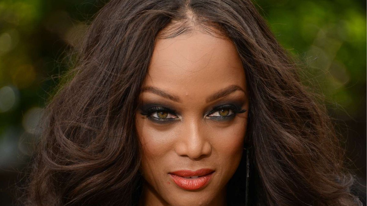 ArtiWig's tweet image. Bad wigs happen to the best of us! 
😂 Let's talk wig mishaps and how to avoid them. #BadWigs 
#WigFails 
#WigTips
Detail: artiwig.com/blogs/wig-tips…