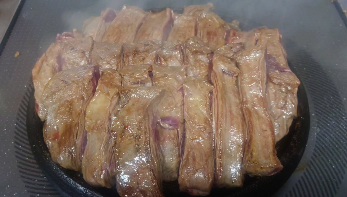 こんにちは😊
ステーキ道場本店です。

本日は肉の日！！！
なので、サガリステーキ（米付き）
150gを····················1000円で販売

さらに!肉の日なのでステーキ50g
も増量！
合言葉「SNSみた」です。
いっぱい食べる君が好き〜♫

18時〜営業しています。
お待ちしております。
