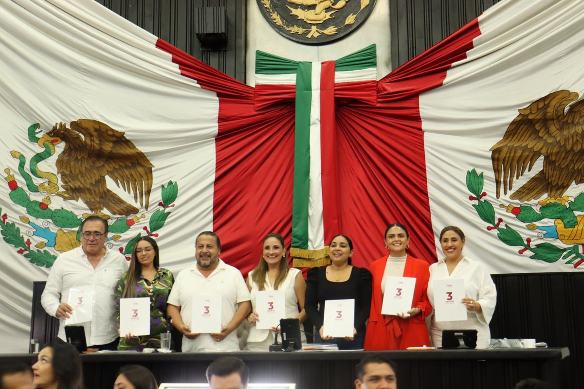 Magda Lozano Ocman, Comisionada Presidenta del IDAIPQROO, compareció este día, ante el Pleno de la XVIII Legislatura del Congreso del Estado de Quintana Roo para rendir su tercer Informe de Actividades 2024 al frente del instituto.

#portuderechoasaber
#transparenciaqueseve