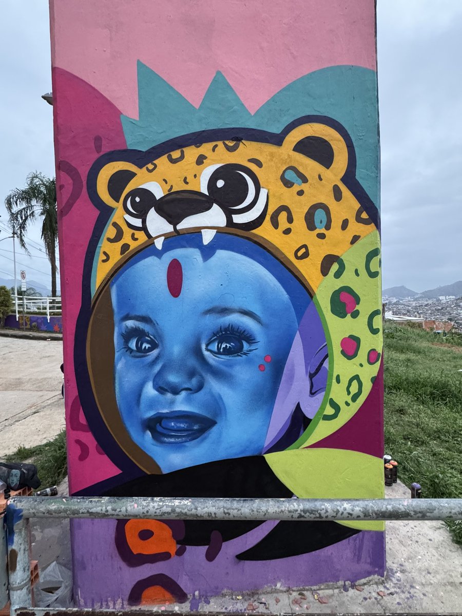 Hoje eu sou representante de dois institutos que cuidam das nossas onças no Brasil.. então, meu filho tinha que ganhar um graffiti de onça kkk