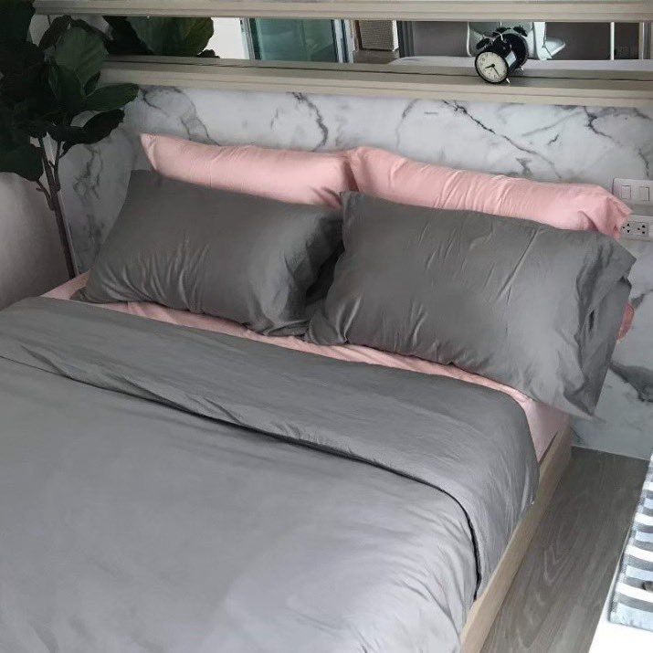 beneathbedding's tweet photo. 🩶 รีวิว Gentry Grey สีเทาที่จริงใจ 🩶
ห้องนอนสุดเรียบหรู ความ High Class มาเต็ม
Beneath. ยิ่งนอน ยิ่งนุ่ม 🛌✨
Long-Staple COTTON 100% ทอแบบ Sateen 460 TC ใช้ Single Ply Yarns https://t.co/28TmCIKj8b