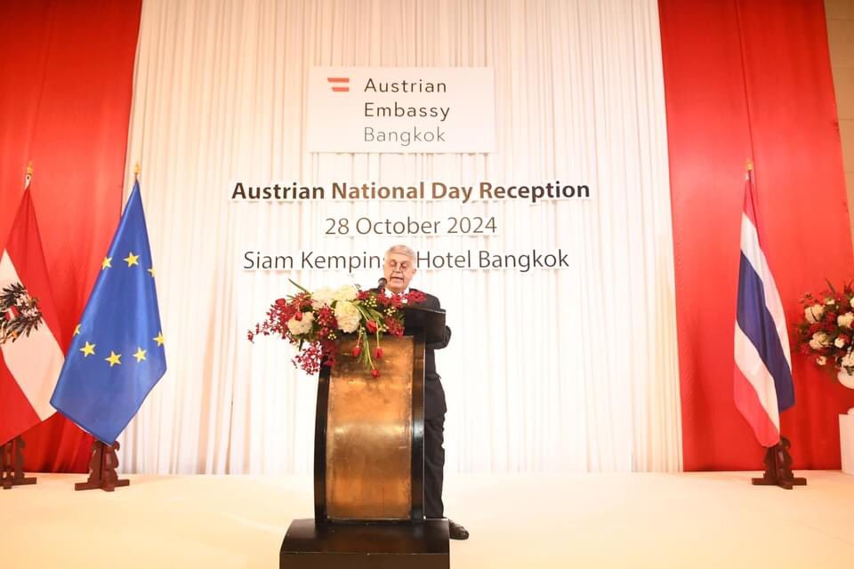 Chanadda7575's tweet photo. (2/2)
28.10.2567
The 155th anniversary of diplomatic relations between Thailand and Austria was celebrated in 2024. This was a special year for bilateral relations between the two countries.

นายวิลเฮ็ล์ม มัคซีมีลีอาน ด็องโค (H.E. Mr. Wilhelm Maximilian Donko) เอกอัครราชทูตสาธารณรัฐออสเตรียประจำประเทศไทย และมาดามหยาน ด็องโค (Mrs.Yan Donko) จัดงานเลี้ยงรับรอง เนื่องในโอกาสวันชาติสาธารณรัฐออสเตรีย ณ โรงแรมสยามเคมปินสกี กรุงเทพฯ

ในปีนี้ พ.ศ. 2567 เป็นการฉลองครบรอบถึง 2 วาระด้วยกัน คือ ครบรอบ 155 ปี ของความสัมพันธ์ทางการทูตระหว่างออสเตรียและไทย และครบรอบ 70 ปีของคณะผู้แทนทางการทูตที่ได้ก่อตั้งขึ้นทั้งในกรุงเทพฯและกรุงเวียนนา

Austrian Embassy Bangkok
📸 S.L.