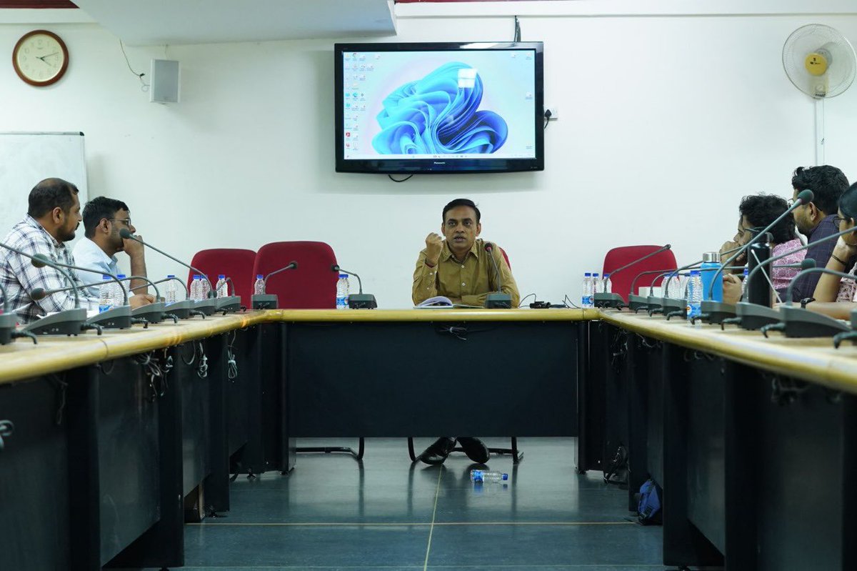 pggfprogramme's tweet photo. He emphasized the power of collaboration, urging fellows to connect and explore sector-specific interests to drive impactful research and interventions. His guidance to set clear goals resonated strongly with the fellows, who found the session to be insightful and enriching. https://t.co/ZhCAK9FlNI