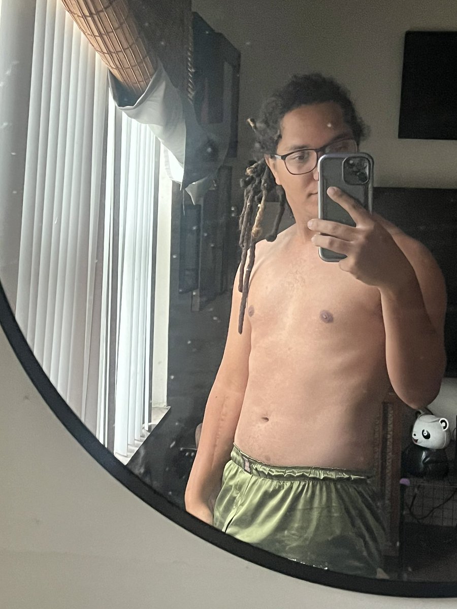 TheHoodpanda's tweet photo. I don’t think x misses me 😢 what happen to my arm? https://t.co/Wy8vvaxZgB