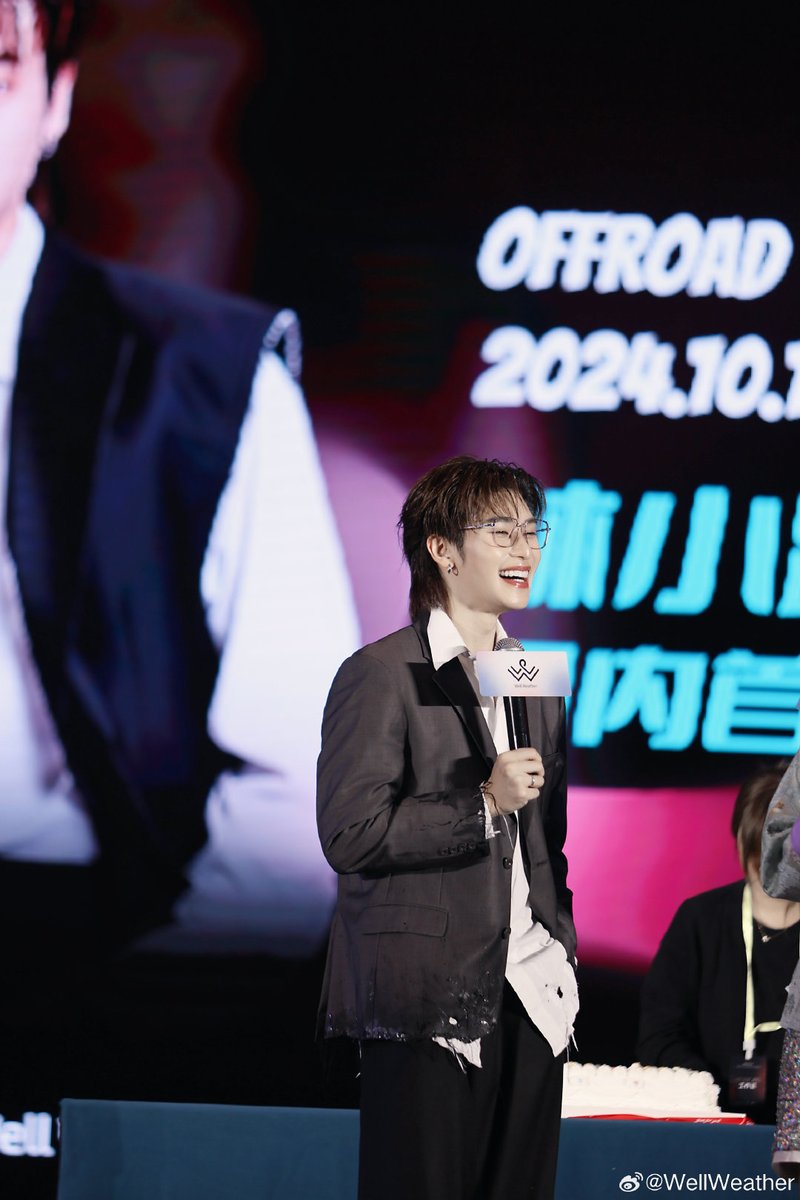 ThewayOffroad's tweet photo. OFFROAD’S  UPDATE [ 2024.10.29 ] ✨
Weibo : WellWeather (1/2)

“ 留存那些舞台上闪闪发光的瞬间 📸”

Trans : “ เก็บภาพช่วงเวลาที่เปล่งประกายบนเวที 📸 ”

OFFROAD IN CHINA
#OFFROAD1stFANSIGN
#ออฟโรด #offroadKTP #ThewayOffroad https://t.co/wWr1id4JsU