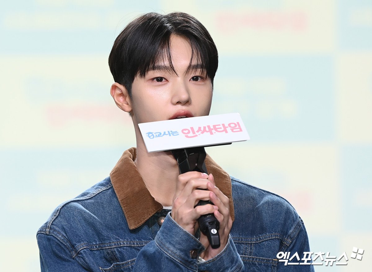 DONGPYO at the pres conference of his first web drama “Social Savvy Class 101” (#0교시는인싸타임), where he plays the role of Mo Bong-gu (1/2).

#손동표 #SONDONGPYO