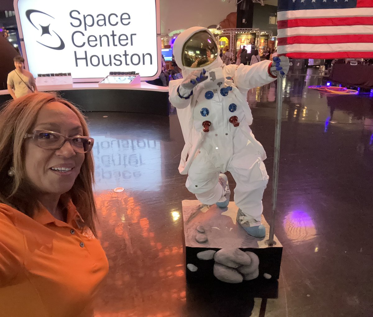 ReneeGsays's tweet photo. Love volunteering and helping visitors from around the world enjoy out-of-this-world experiences at @SpaceCenterHou! https://t.co/FeIjx42LfE