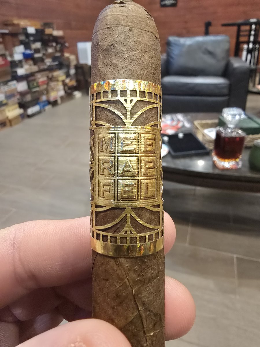 CigarCab1729's tweet photo. Monday Night Football and a fine cigar.
#Cigar #Cigars https://t.co/Nd2JvG9yU6