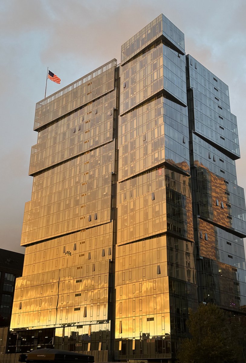 matt_the360's tweet photo. @KristinLRaught Sunset reflected in the glass of a downtown building… https://t.co/UW4tpFPgr1