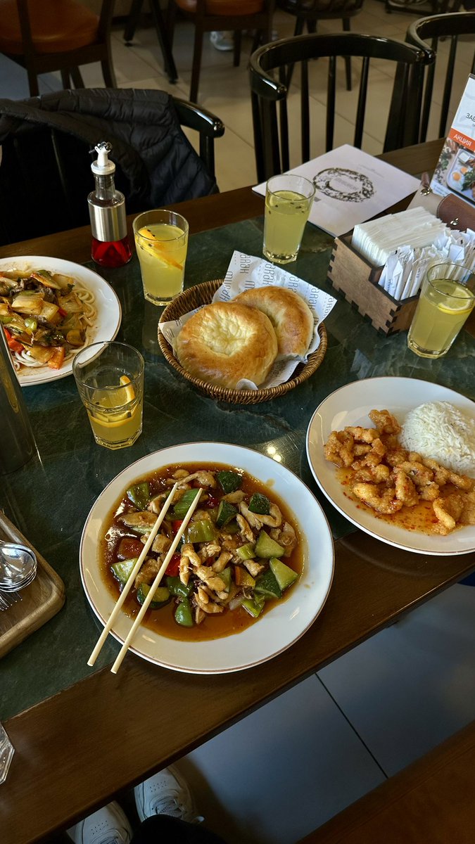Одно у меня неизменно, вкусная еда!!!!