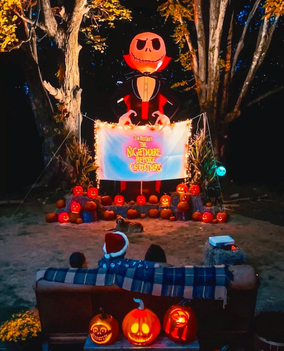 OctobersLeavess's tweet image. Happy #Halloweek! 🎃⚰️🍂