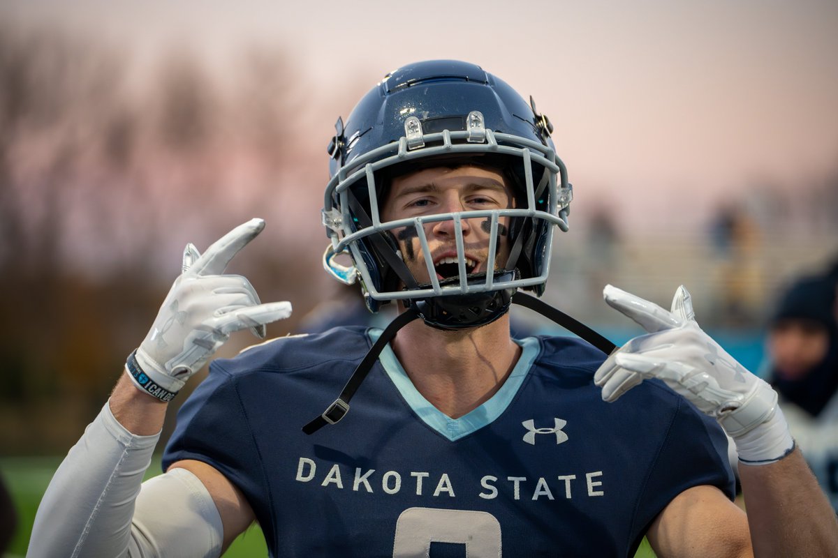 No Quit, All Grit! It took all of us to get that final home game victory for our seniors. People are our greatest asset

#TrojanNation