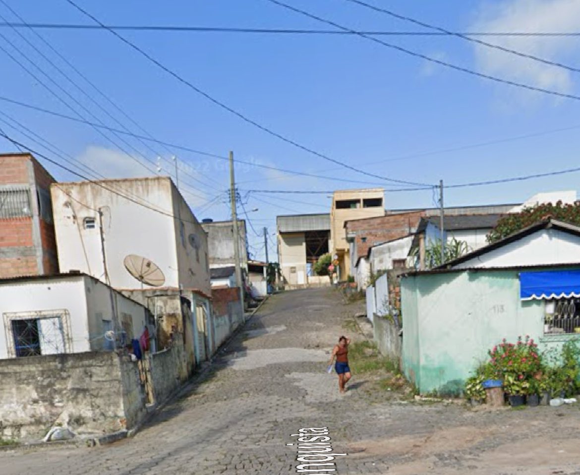 CornetaPi's tweet photo. 🚨 Agora: Moradores do bairro Colina fecham o bairro por 3 dias, em protesto por Vinicius Júnior

#BallonDor https://t.co/MQfbn1K1bG