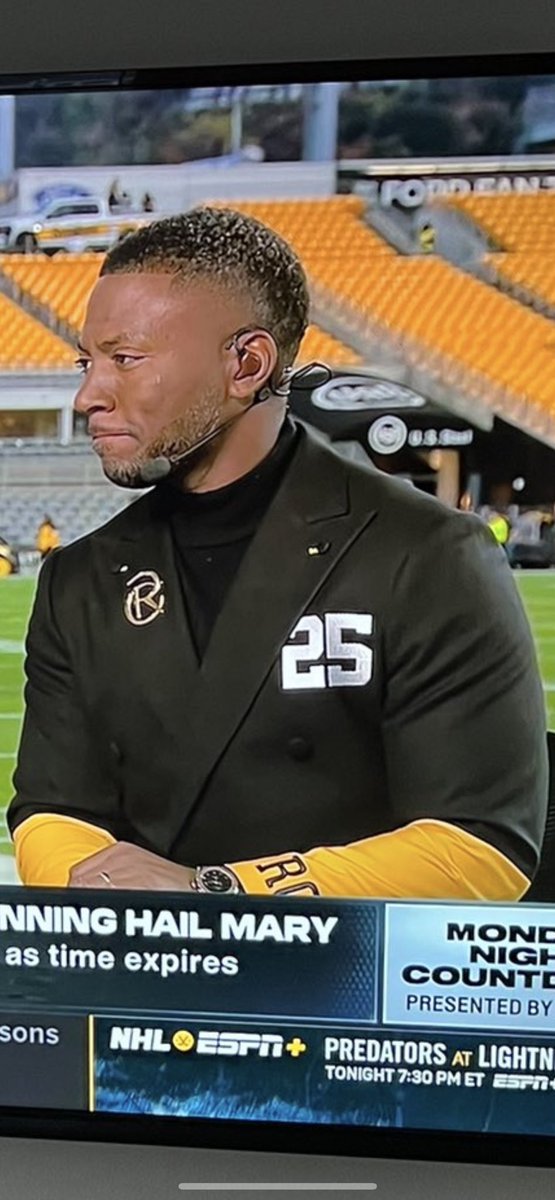 PerryThePackman's tweet image. Worst dresser in show biz. This guy stinks