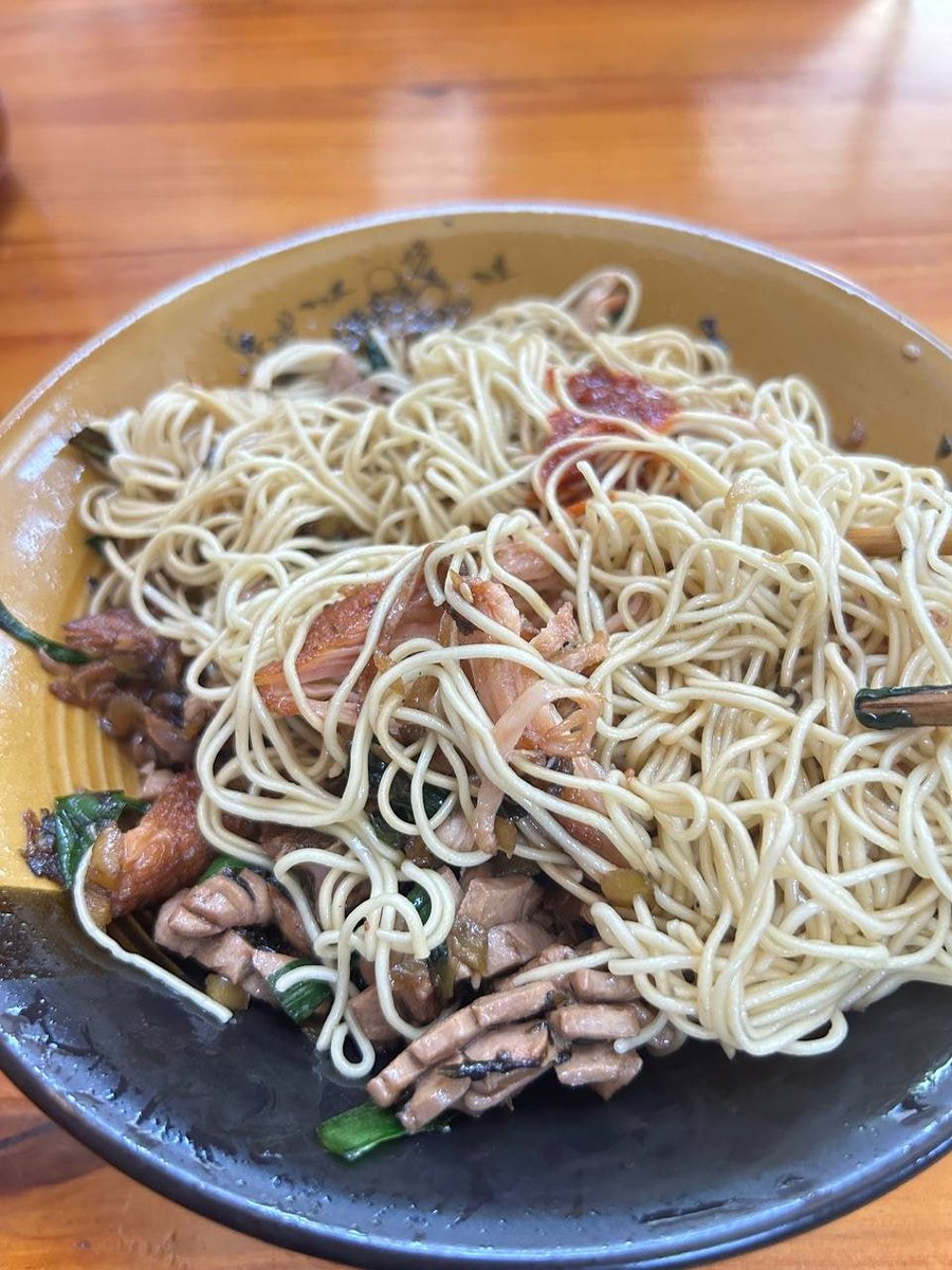 朝はキノコと細切り豚肉の入った麺を食べました。とても美味しかったです。