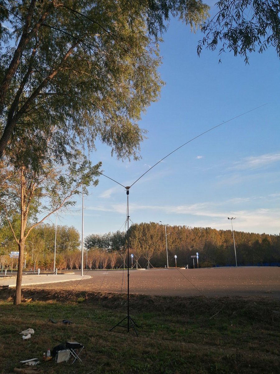 萌新打酱油 CQWW SSB 2024
快乐且宝贵的参赛经历，
TNX ALL！

有意思的小插曲：
刚开始险些QBG，还收到了警察蜀黍的亲切问候（深度盘问，虽然完全都问不到点子上...😅