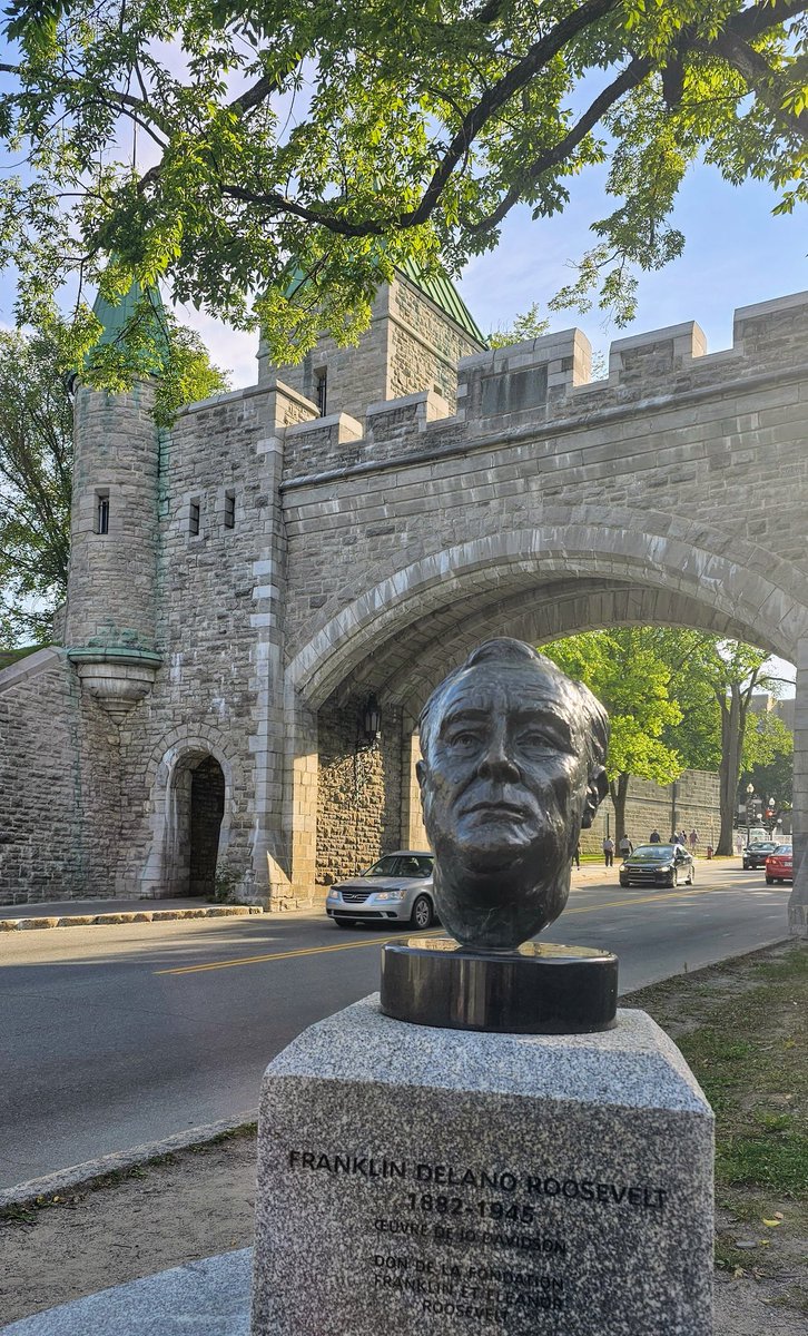 buddy_builder's tweet photo. @PascalBoniface Très  belle ville où l'on peut retrouver la lumière et les vestiges d'une certaine grandeur https://t.co/pd3IfzhPm8