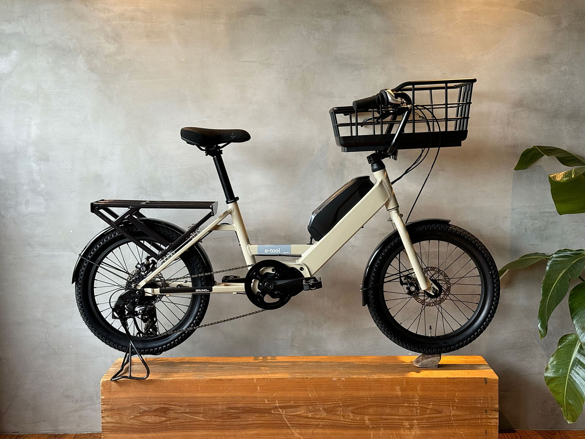 kaden_watch's tweet photo. BRUNOの小径カーゴe-bike 前カゴでペットとお出かけしやすい https://t.co/es5psA5KZE #ebike #ミニベロ #BRUNO #etool https://t.co/DKpZIrVsMd