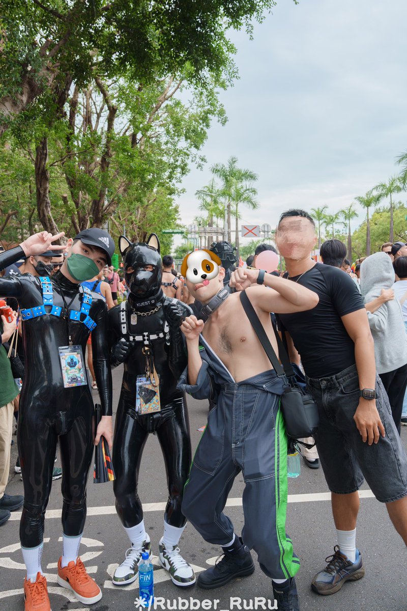 久違的遊行 不知道有沒有人認出柴柴🐶
真的覺得自己的圈內朋友圈真的好小
本人又太I 跟偶像拍照囉哩囉嗦
謝謝台灣同志大遊行🌈
可以讓大家做最真實的樣子走在路上
#TaiwanPride 🌈🐕