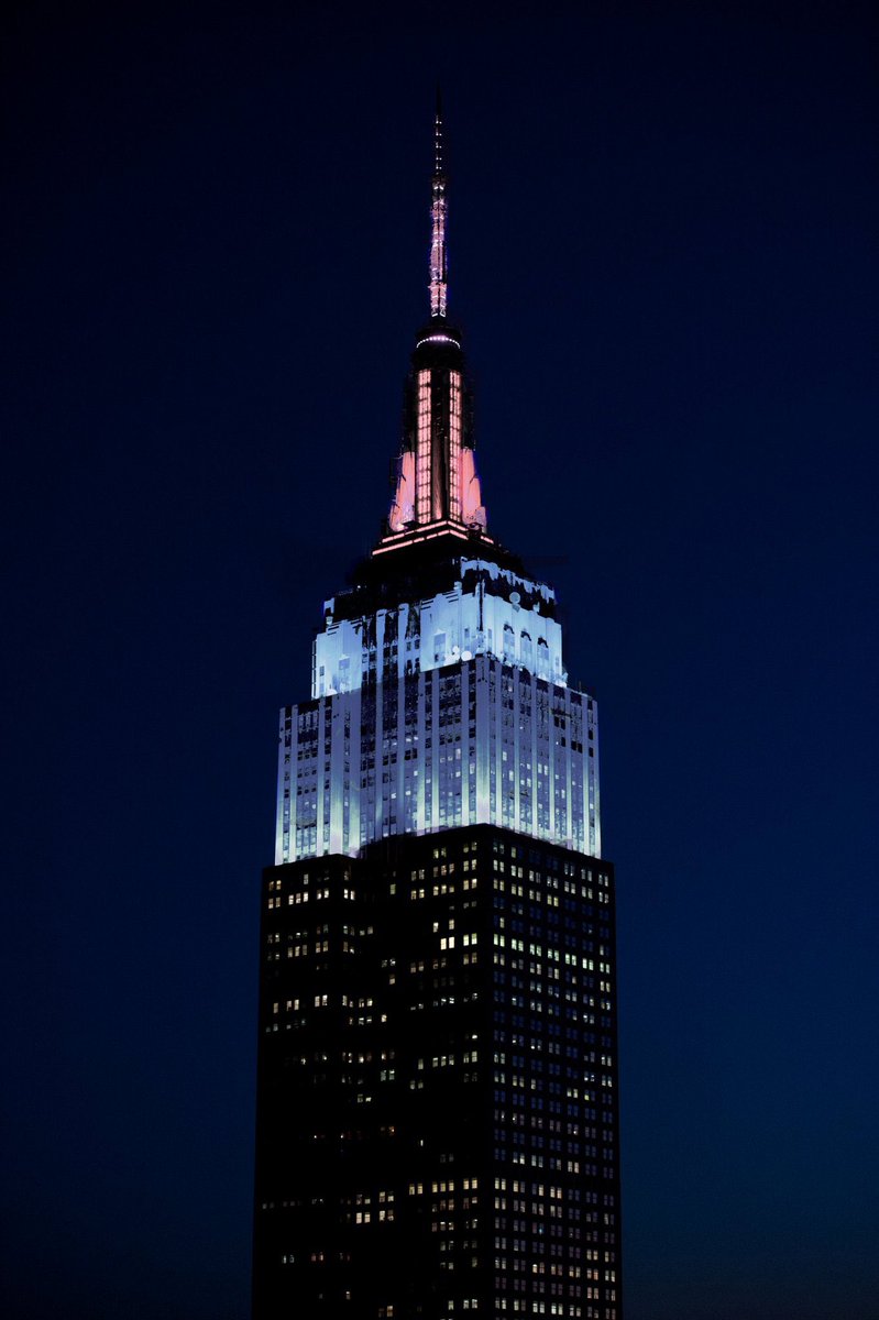 SEVENTEEN shines over New York City as the Empire State Building lights up in rose quartz and serenity! 🩷🩵

<a href="/pledis_17/">세븐틴(SEVENTEEN)</a> #SEVENTEEN #세븐틴