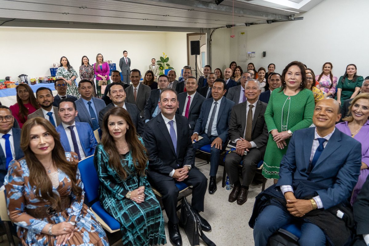 MLPiraquive's tweet photo. Les comparto estas fotografías de la reunión realizada hoy 28 de octubre 2024, con los supervisores de nuestra Iglesia en Colombia. Participaron cerca de 80 hermanos y hermanas en esta reunión. @IDMJIoficial https://t.co/FxQ5NZ5uTj