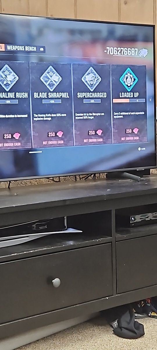 TeightR's tweet image. Hey @CallofDuty how am I supposed to upgrade my stuff when you have a glitch that shows this?  How do I fix this??