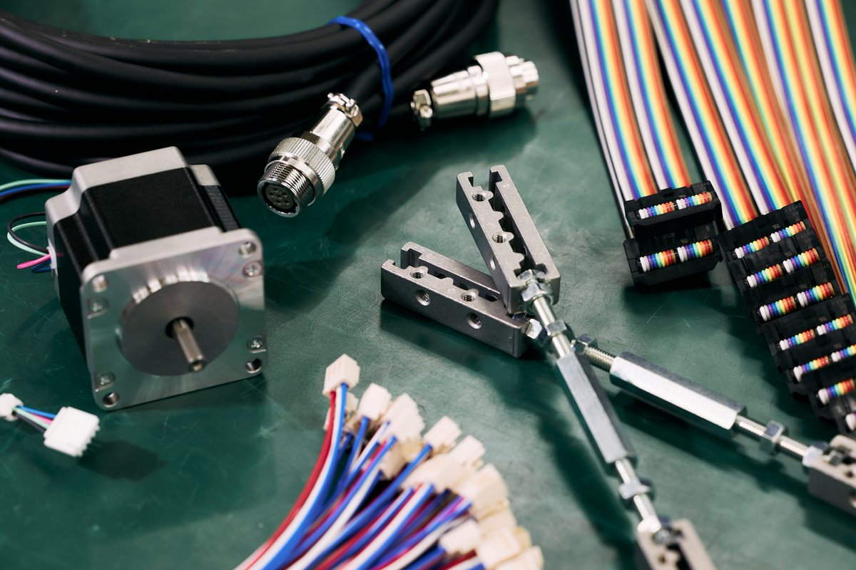 KIT_Harness_TKB's tweet photo. おはようございます！
本日は9:00～9:30で製造部にてミーティングが行われました。
品質安定や不具合品撲滅のため、過去の事例や今後の課題について話し合う場となっております。 https://t.co/lnfroWtMaR
