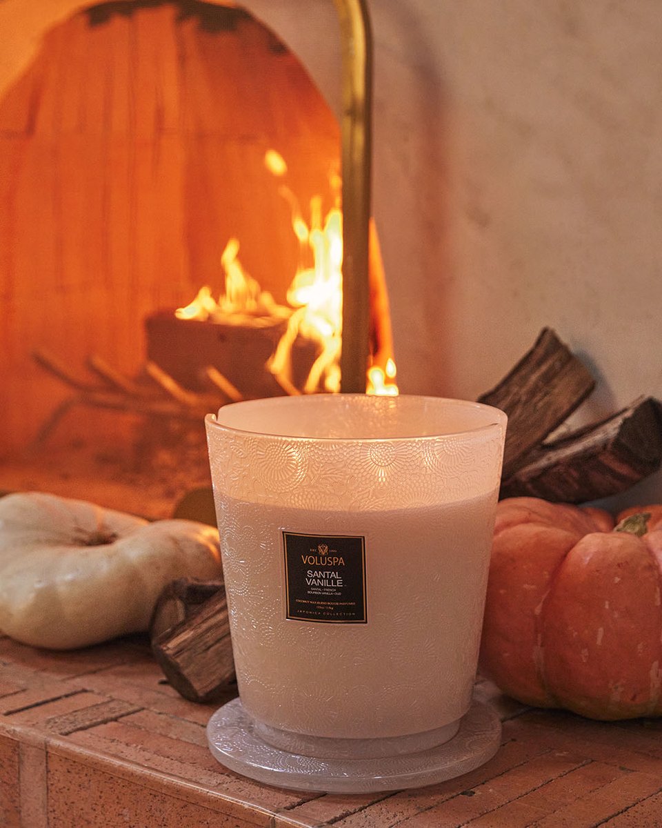 The (Heart)h of the Home ✨  Fill your space with our largest and brightest format, featuring 250 hours of burn time and multiple wicks for a glow that lasts all season long. Shop now: bit.ly/4hlMuCK