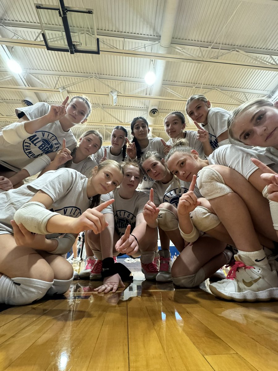 kesslori's tweet image. JV finishes their season UNDEFEATED with a 2-1 win over Niskayuna: 21-25, 25-5, 25-19. 👏🏼👏🏼👏🏼
Congrats to Coach @jpal0613 and these players for their AMAZING season. Can’t wait to see you all continue your growth! #handlehard  
2024 JV CHAMPIONS 🏆💚