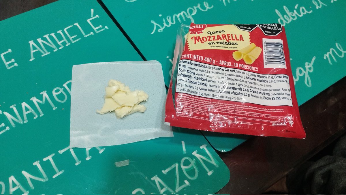 machechaves's tweet photo. Hoy casi me parto un diente con un queso #latti de @d1_tiendas, me salió un pedazo de plástico muy duro en una de las tajadas; ni pensar lo que puede salir en un bloque. Ya había visto una publicación de algo parecido y lo confirmé con dolor. @sicsuper https://t.co/3vR3575OsT