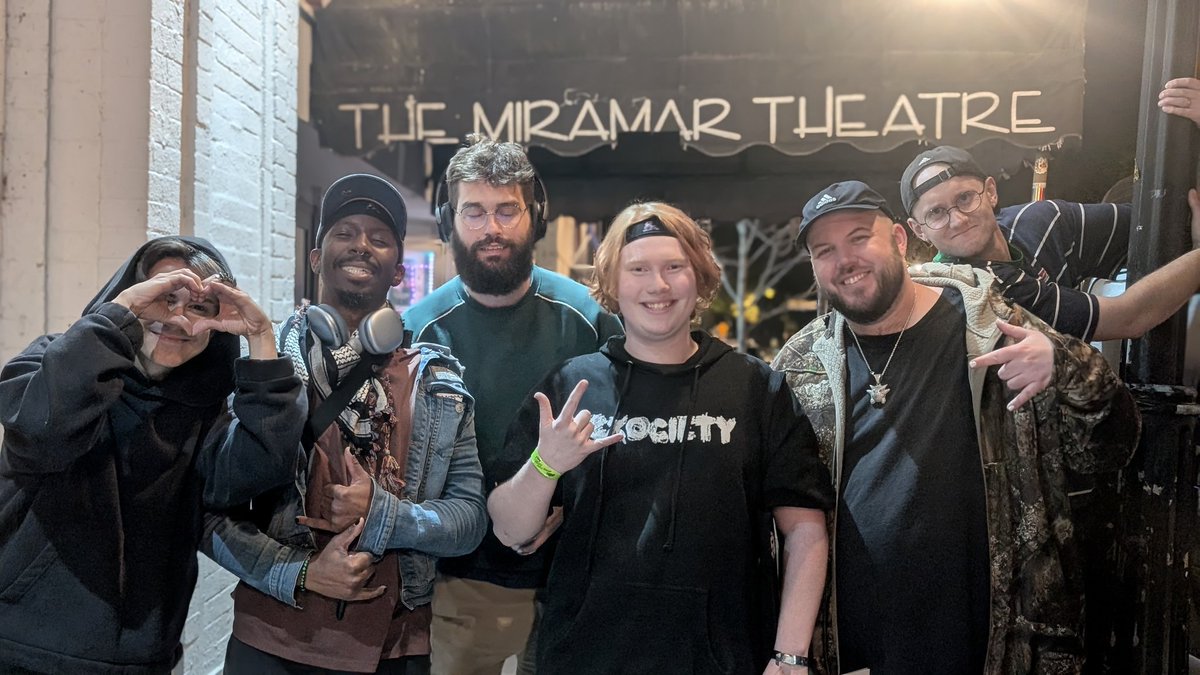 itsTOGB's tweet photo. After my 7 hour drive back home I fell right asleep, so now I'm finally posting some of the top pictures I took last night in Milwaukee! Glad I got to collect to MitchMerch™
@iamRav @iamkillbill @iamScuare @blkpwrngrno1 @_itmitch 
I'll be sending y'all plenty more pics! https://t.co/R1WUu2DjLM