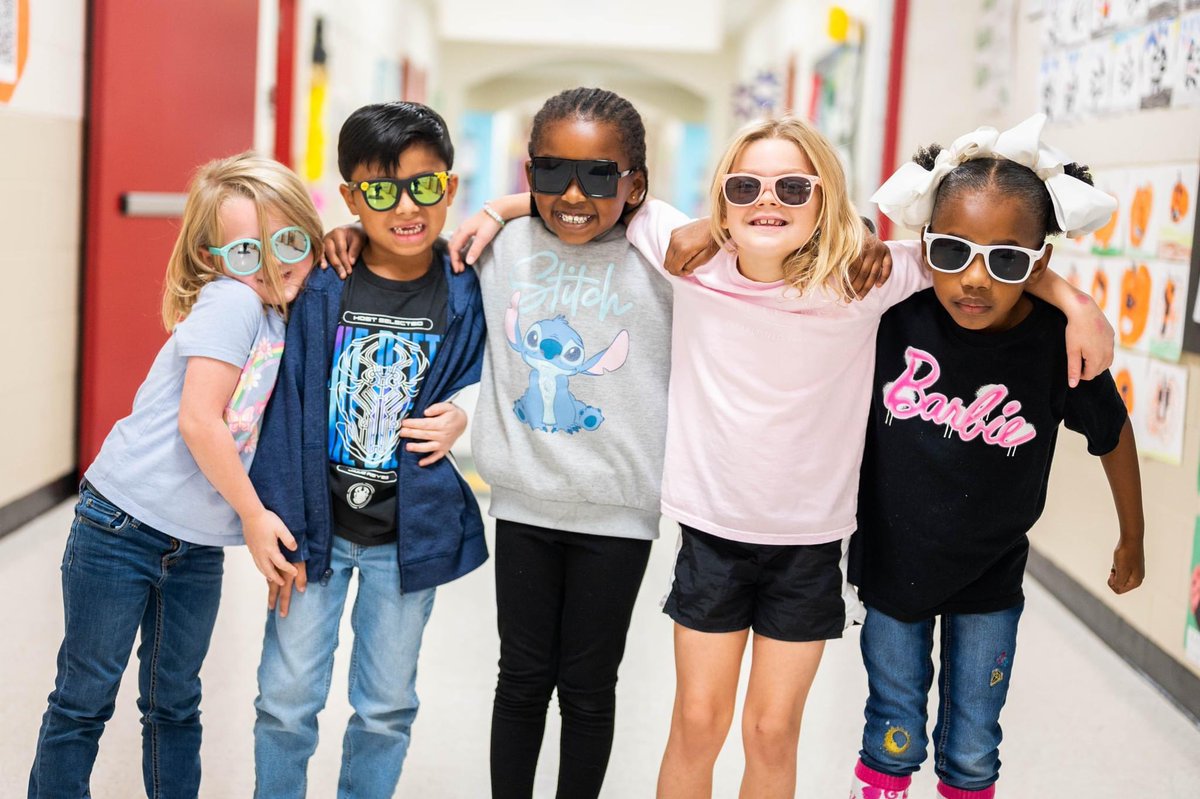 ParkwayTPSD's tweet photo. Red Ribbon Week kicked off today with “My Future is too Bright”🕶️💛💙🐼 
#TPSD https://t.co/5q6DpuATwc