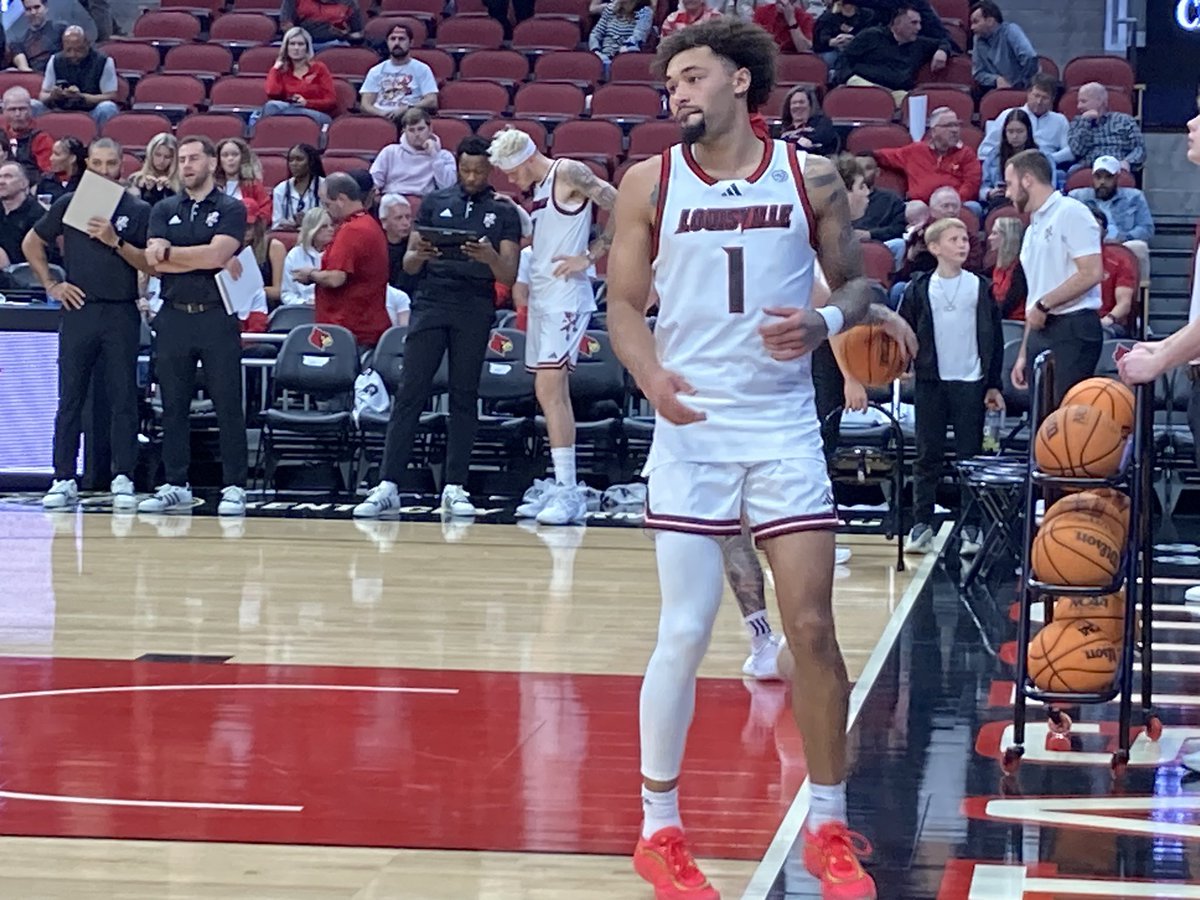 Cardsgirl8's tweet photo. This seat NEVER gets old! #gocards #closeaf 👀🏀❤️🔥 https://t.co/0UjncaXNKe