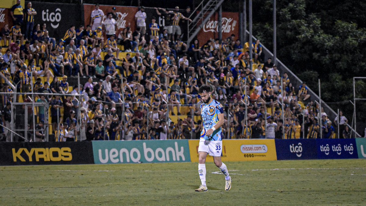 Cuando no,..  luqueño siendo local en dos bocas y sin la barra encima