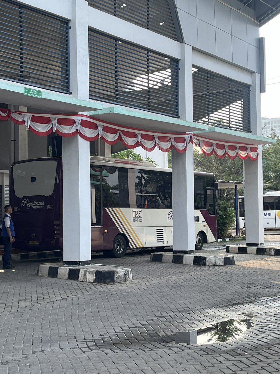 Sepertinya perlu penambahan armada jalur BSD-Fatmawati ni <a href="/PT_Transjakarta/">Transportasi Jakarta</a> selalu penuh terus dan banyak penumpang yang akhirnya terlantar di terminal bsd. Yuk pelayanannya ditingkatkan