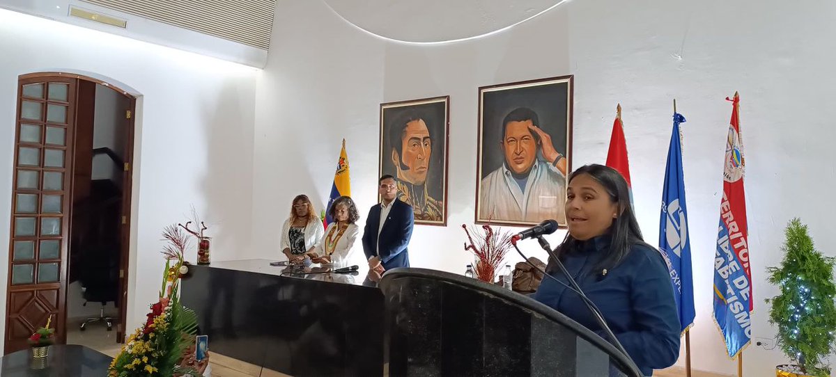 Nuestra Jefa Lilian Oropeza recibe en nombre de todas y todos los Misioneros un reconocimiento al trabajo de nuestra Misión Robinson en la erradicación del Analfabetismo así como la atención a la Educación Primaria a nuestros Jóvenes, Adultas y Adultos.

¡Felicitaciones!