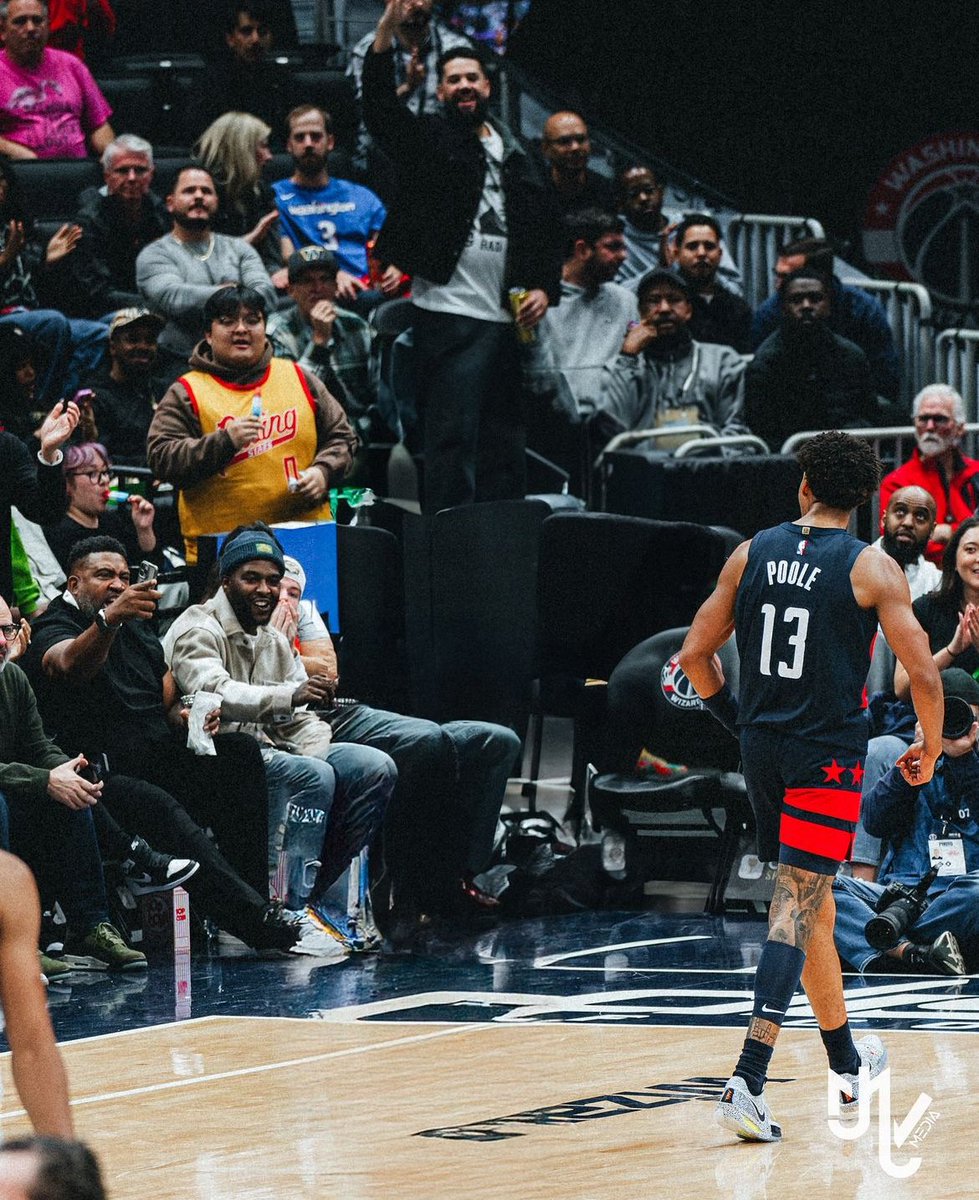 whereiswaves's tweet photo. Jordan Poole at halftime:

19 Points 
7/9 FG
5/6 3PT
105.6 TS%

MVP POOLE https://t.co/MKzoJS4uFv