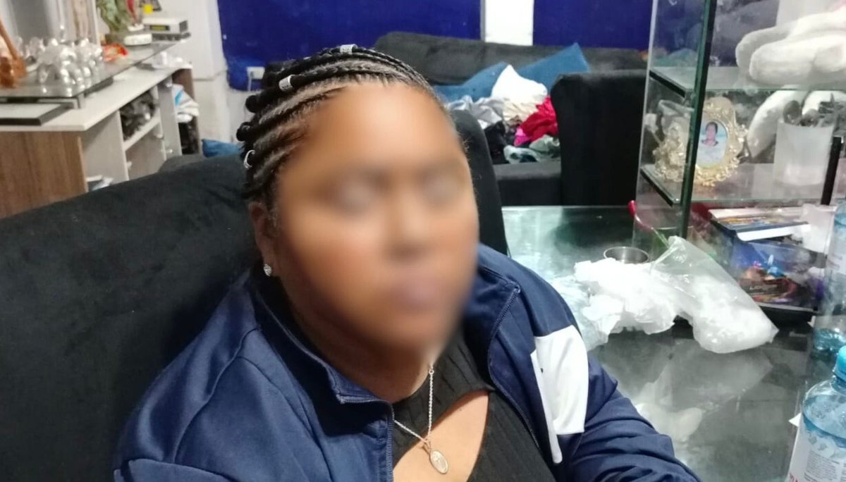 DirincriPNP's tweet photo. 🚨 En el distrito de #LaVictoria, agentes de la #Divinrob lograron la desarticulación de la banda criminal "Los Mexicanos", quienes estarían presuntamente inmersos en los delitos de extorsión y sicariato. (1/2) https://t.co/5e8bRTrM9S