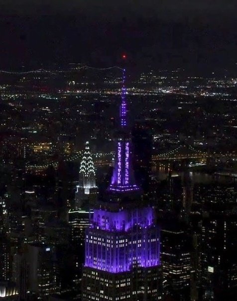 pjmnsssi's tweet photo. lights up the empire state building by BTS and SVT 💜🩵🩷 https://t.co/RIkYrPPIgr