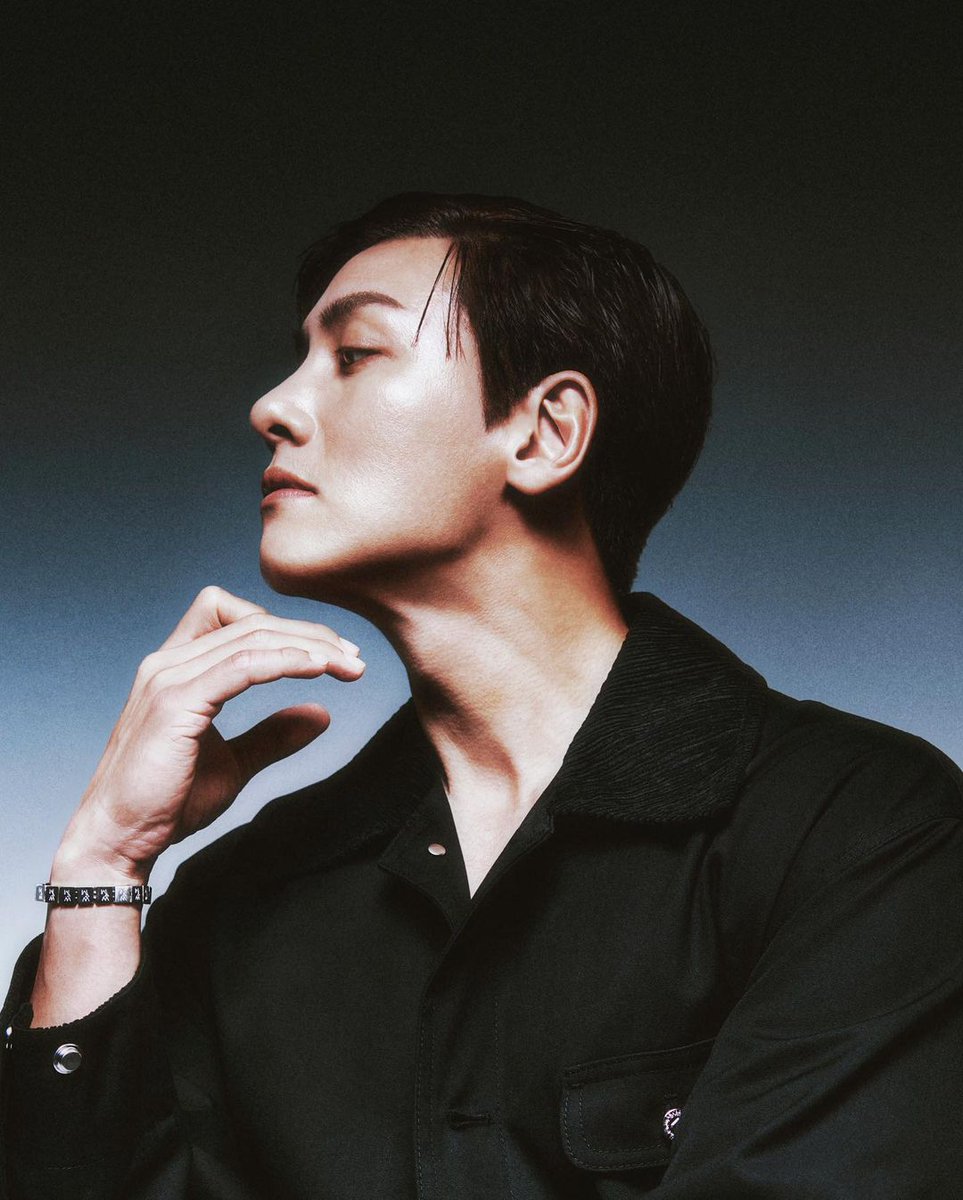 JCWPhilippines's tweet photo. Loving these b-cuts from the GQ Korea's 2023 shoot with #JiChangWook for #TheWorstEvil! The photographer's eye for detail is incredible. I could get lost in these shots for hours! https://t.co/bOqAsE9nVW