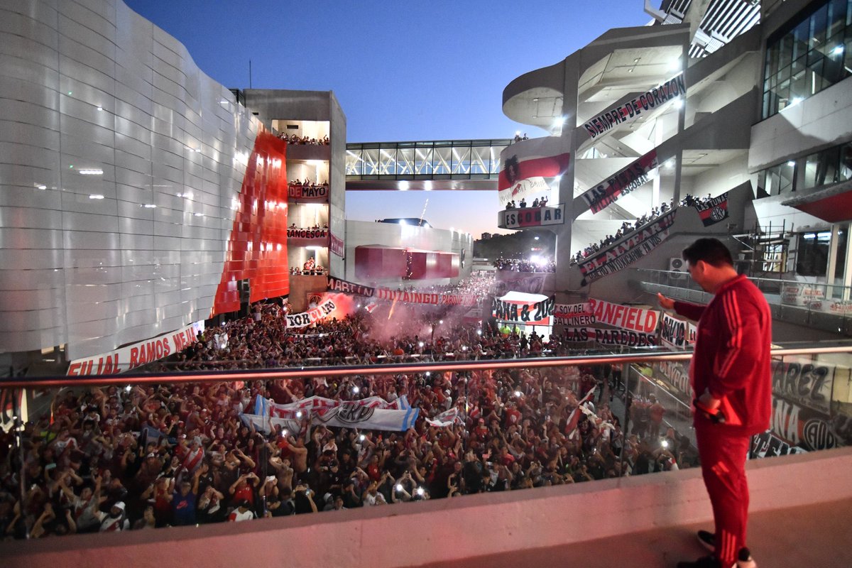 RiverPlateRT's tweet photo. La ilusión que me condena ⚪️🔴⚪️🏆 https://t.co/eoGfrTVpj8