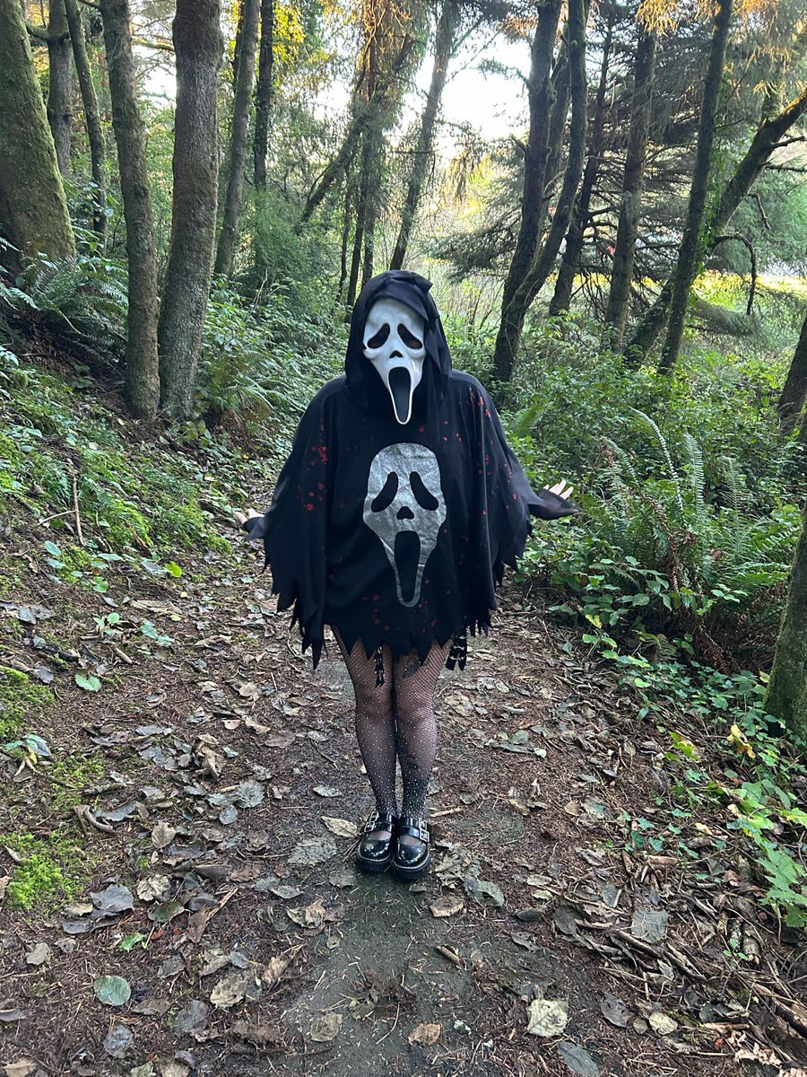 Strange___Magic's tweet photo. #screammask #spookyseason 🖤👻 https://t.co/b61S5RNEkR