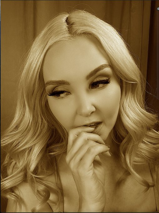 2 pic. Lost in thought.. Thinkin about that DICK https://t.co/I20UxnWsBD