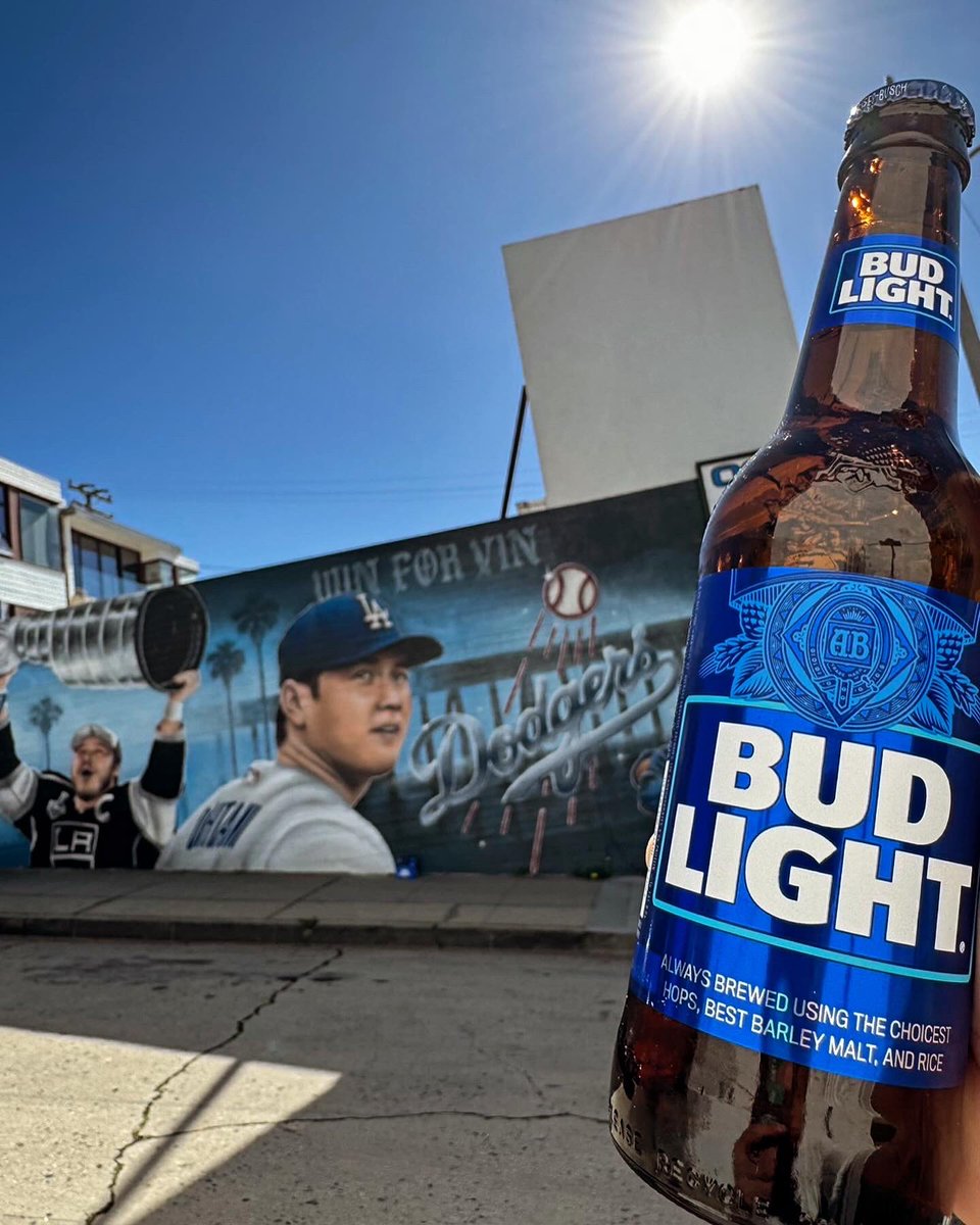 touch1976's tweet photo. #LetsGoDodgers 
#dodgers
#dodgerblue 
#BUDLIGHT https://t.co/D4EqHTQFtj