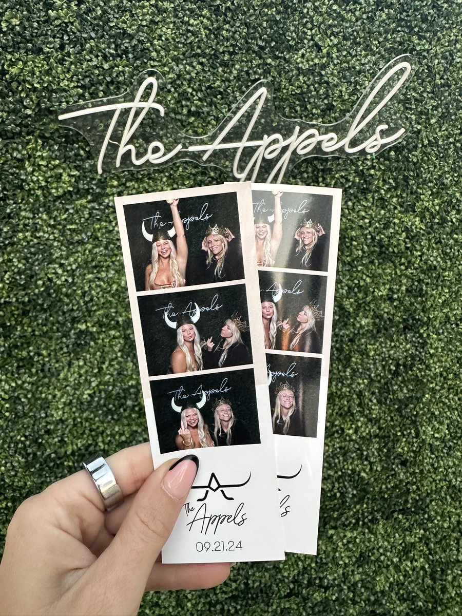 CalicoEvents's tweet image. What’s your favorite wedding favor? Personally, we love photostrips from the photobooth! But, we might be slightly biased 😍