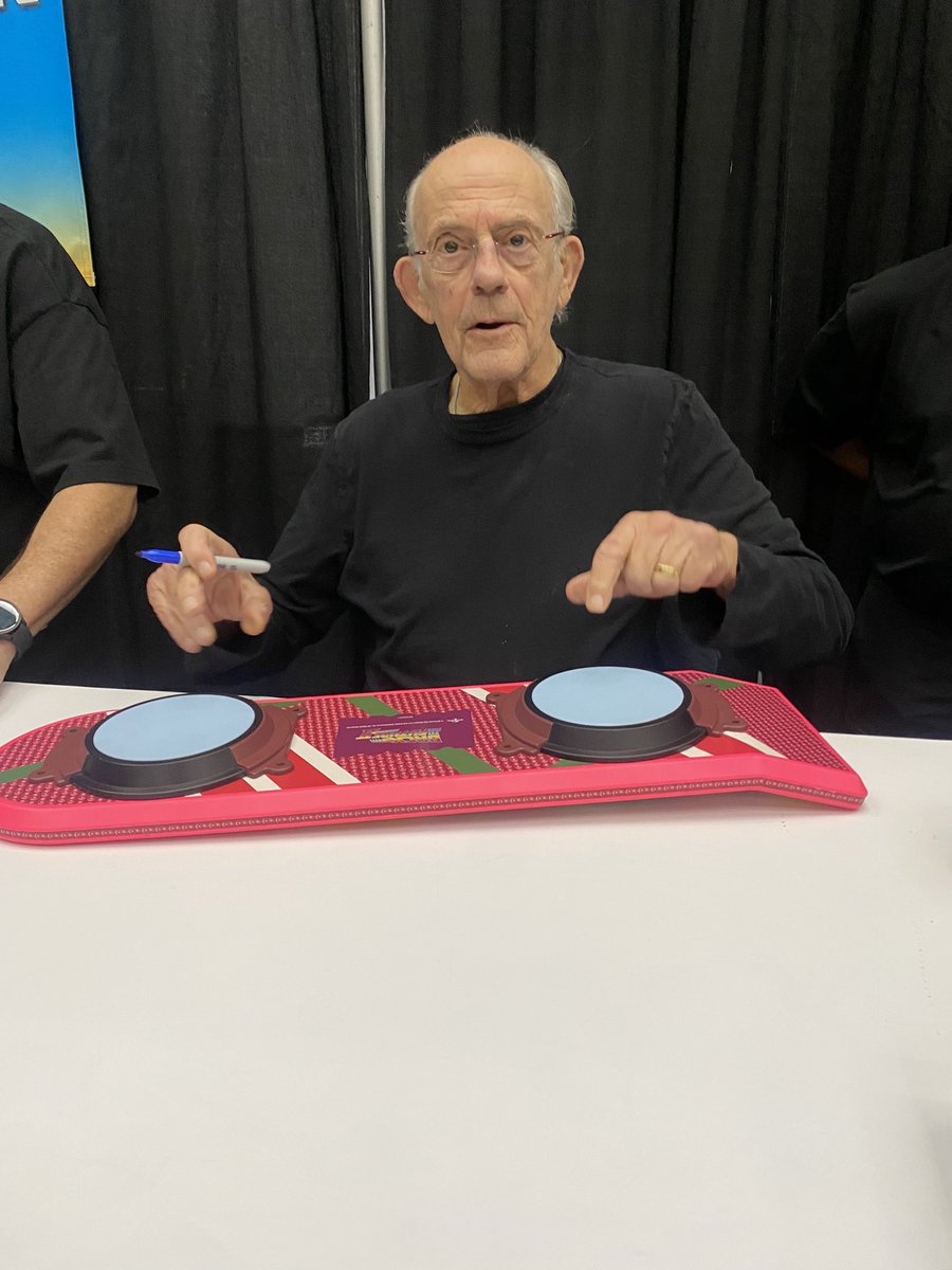 Neomias22's tweet photo. Recap of LA comic con &amp; Back to the Future meet up! https://t.co/Z0aG9QDtxU